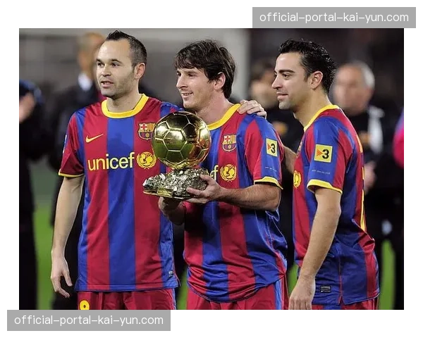 场边花絮：哈维与对方主帅激烈争论，第四官员上前调停