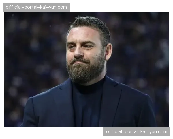 罗马主帅德罗西赛前发布会确认，迪巴拉将首发出战莱切